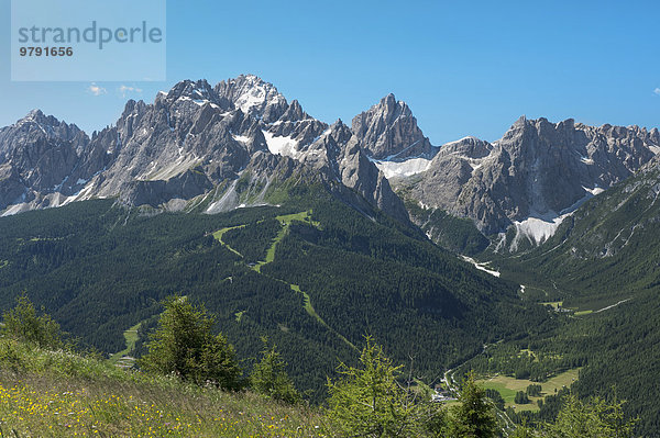 Sextner Dolomiten  Aussicht vom Wanderberg Helm  Fischleintal  Gipfel von links: Pfannspitze  Neunerkofl  Rotwandspitze  Elfer  Zwölfer  Einser  Südtirol  Italien  Europa