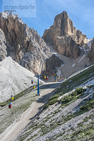 Bunte Gondelbahn  gebaut 1956  zur Lorenzihütte  2932 m  Rifugio Son Forca  Cristallo-Gruppe  Ampezzaner Dolomiten  Cortina d'Ampezzo  Provinz Belluno  Veneto  Italien  Europa