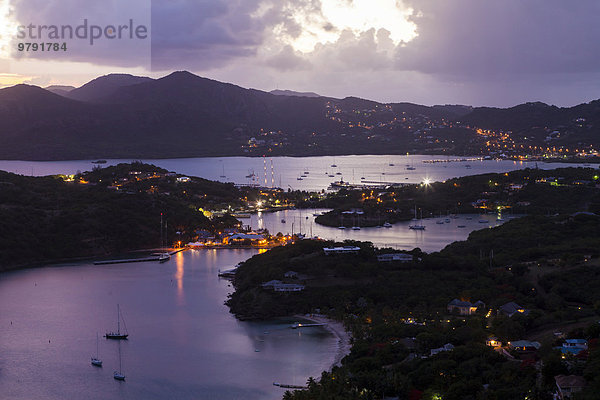Sonnenuntergang von Shirley Heights  Ausblick über English Harbour  Antigua  Antigua und Barbuda  Nordamerika