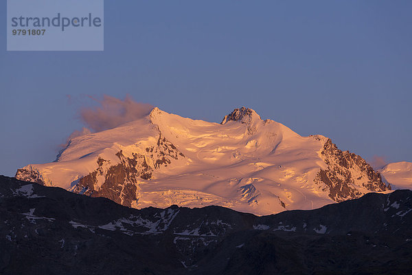 Monte Rosa  Nordend und Dufourspitze  vom Berghaus Trift aus  Zermatt  Wallis  Schweiz  Europa