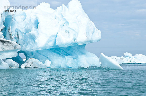 Eisberge  Gletscherlagune Jökulsárlón  Vatnajökull Gletscher  Austurland  Island  Europa