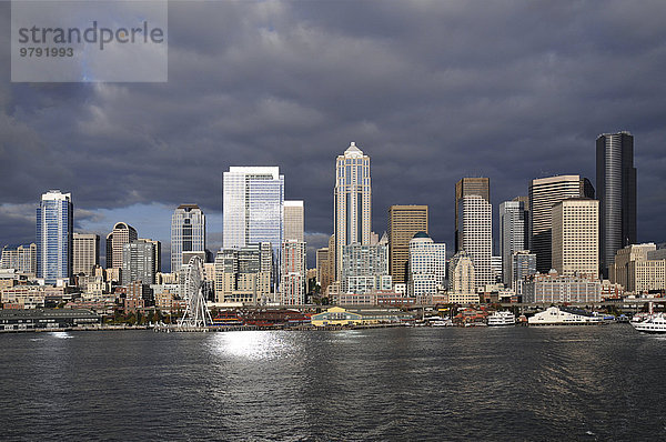 Skyline von Seattle  Washington  USA  Nordamerika