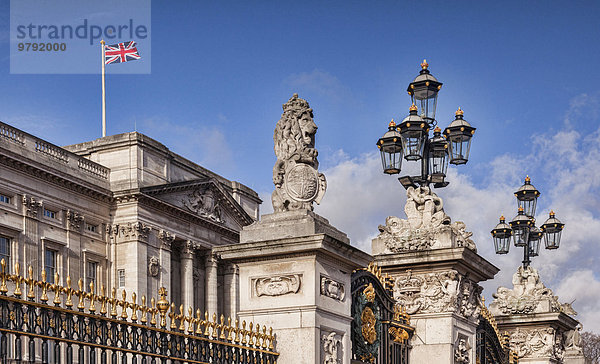 Die Tore von Buckingham Palace  Victoria Memorial  The Mall  London  England  Großbritannien  Europa