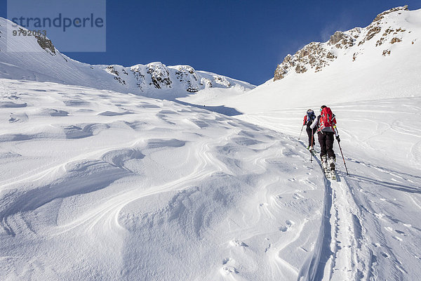 Skitourengeher beim Aufstieg auf die Seespitz am Deutschnonsberg  hinten der Gipfel der Seespitz  Proveis  Ultental  Südtirol  Italien  Europa