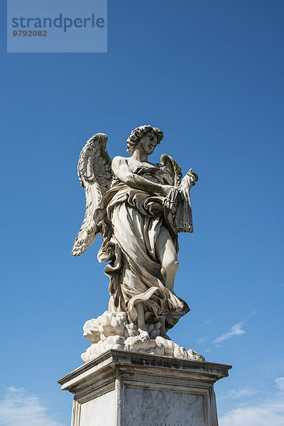 Figur eines Engels  Engelsbrücke  Castel Sant'Angelo  Rom  Latium  Italien  Europa