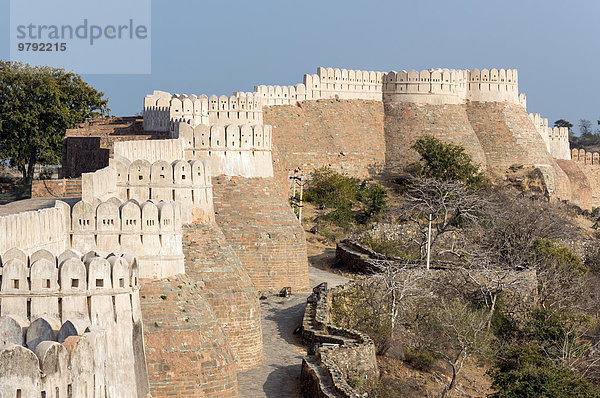 Mauern der Festung Kumbhalgarh  Rajasthan  Indien  Asien