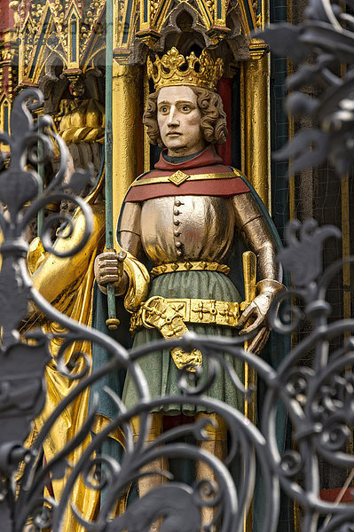 Gotische Figur Alexander der Große  Schöner Brunnen  Nürnberg  Mittelfranken  Franken  Bayern  Deutschland  Europa