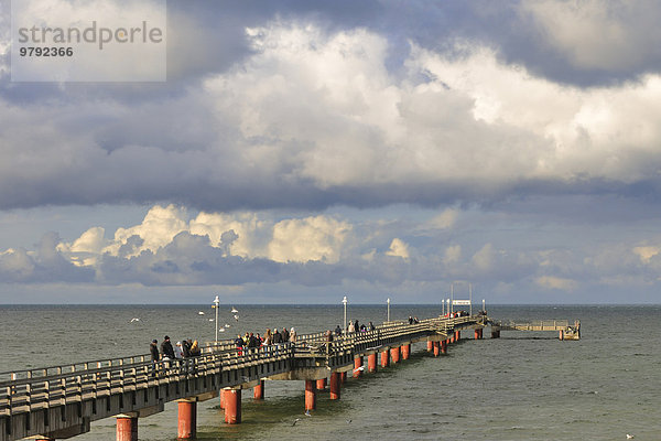 Seebrücke vom Ostseebad Prerow  Ostsee  Darß  Vorpommersche Boddenlandschaft  Mecklenburg-Vorpommern  Deutschland  Europa