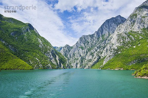 Steile Klippen  Koman-Stausee  Provinz Balkan  Albanien  Europa