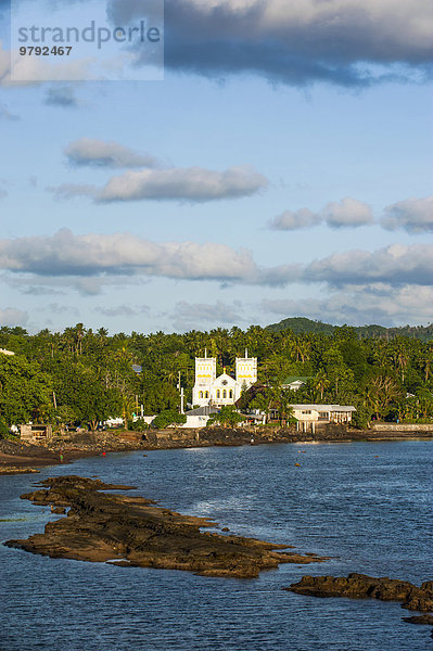 Kirche in tropischer Umgebung  Tutuila  Amerikanisch-Samoa  Ozeanien