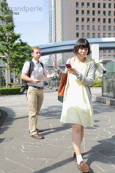 Eskapismus fragen Tourist jung Mädchen Hilfe japanisch