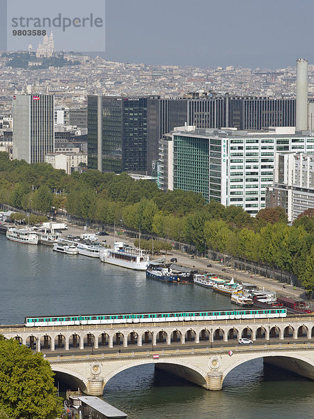 Paris Hauptstadt Fluss Kai Seine Containerschiff nebeneinander neben Seite an Seite