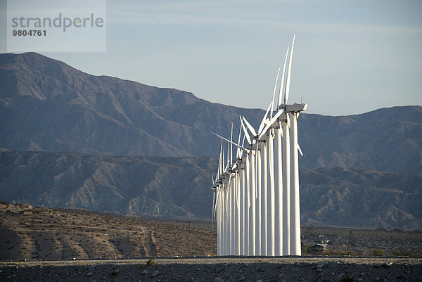 Berg Landschaft Windenergie groß großes großer große großen Nummer Stärke Hintergrundbild klar Turbine