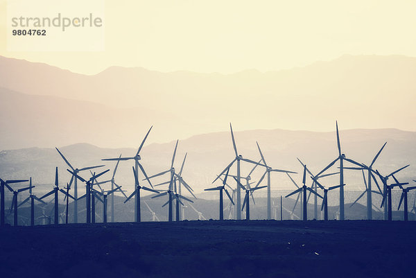 Berg Landschaft Windenergie groß großes großer große großen Nummer Stärke Hintergrundbild klar Turbine