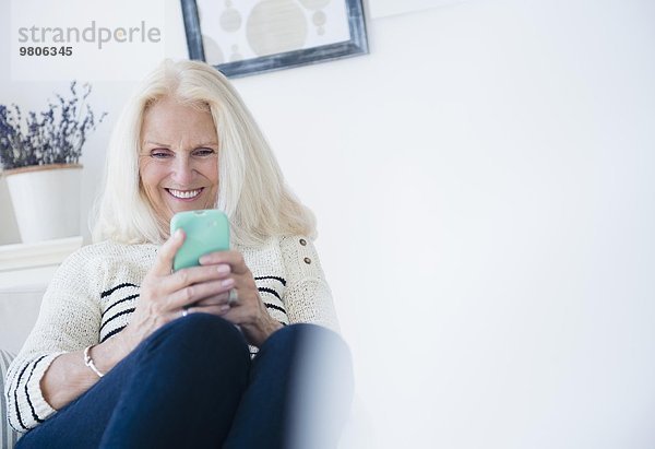 Senior Senioren Frau Kurznachricht