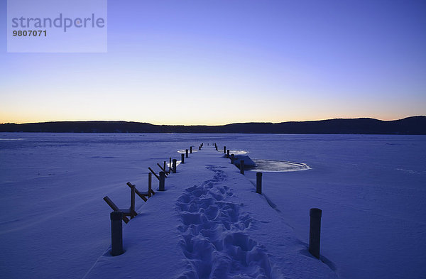 Fotografie Schnee Morgendämmerung Steg Fußabdruck Symmetrie