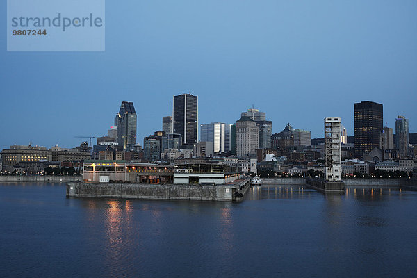 Blick auf die Stadt  alter Hafen  Montréal  Québec  Kanada  Nordamerika