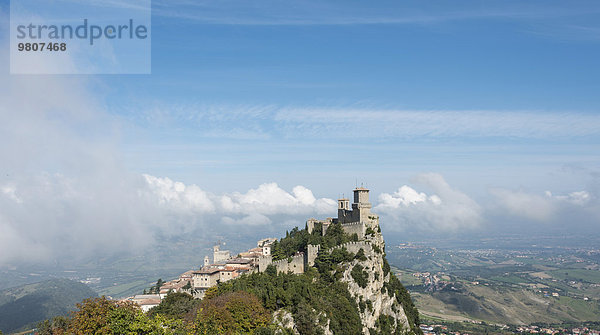 Torre Guaita oder Rocca Guaita  alter Wachturm  Monte Titano  San Marino  Europa