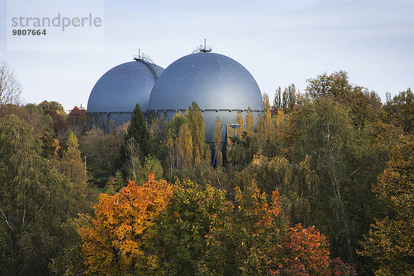 Zwei Kugelgasbehälter  stahl  Gaswerk Mariendorf  Berlin  Deutschland  Europa