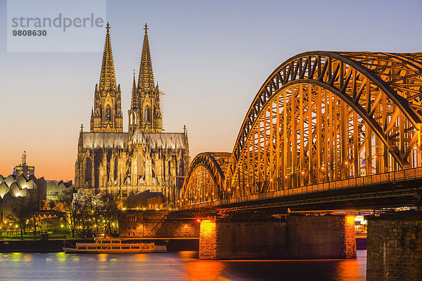 Rhein  Kölner Dom  Hohenzollernbrücke  Köln  Nordrhein-Westfalen  Deutschland  Europa