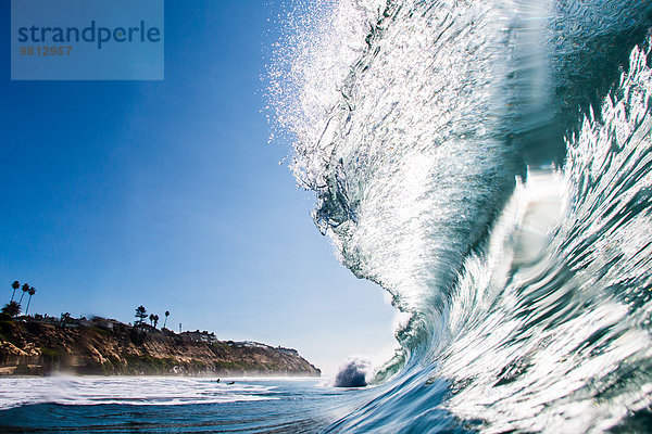 Große Surf-Ozeanwelle  Encinitas  Kalifornien  USA