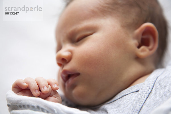 Baby Girl  schlafend  Konzentration auf Gesicht und Hände