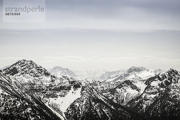 Blick auf die Ammergauer Alpen  Oberammergau  Bayern  Deutschland