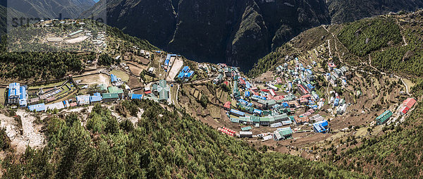Nepal  Khumbu  Everest-Region  Blick auf Namche Bazaar