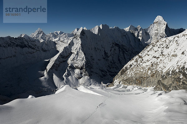 Nepal  Khumbu  Everest-Region  Bergsteiger auf dem Inselgipfel