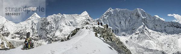 Nepal  Khumbu  Everest-Region  Bergsteiger auf dem Inselgipfel