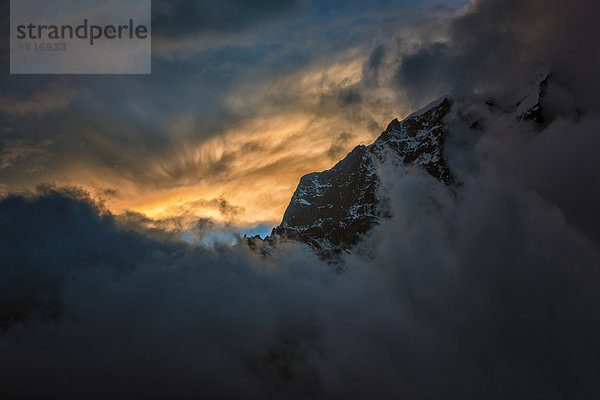 Nepal  Khumbu  Everest-Region  Dingboche  Taboche bei Sonnenuntergang