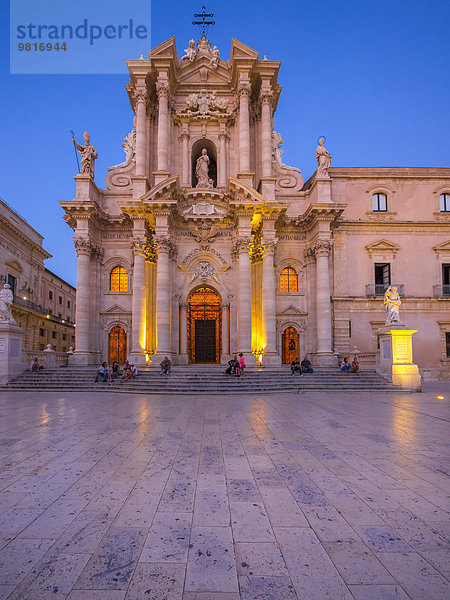 Italien  Sizilien  Siracusa  Kathedrale zur blauen Stunde