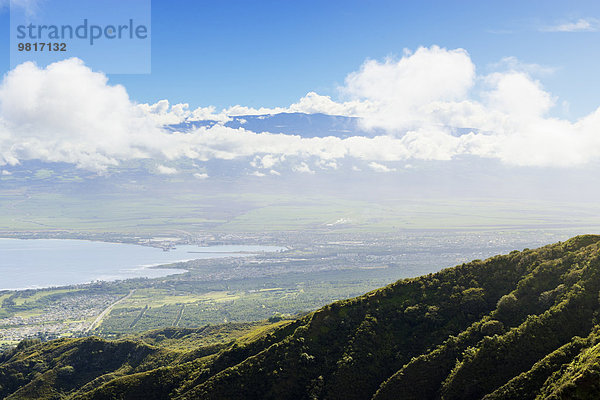 USA  Hawaii  Maui  Blick vom Waihee Ridge Trail nach Kahului und Haleakala