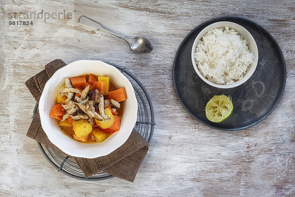 Süßkartoffel-Karotten-Curry mit Shitake-Pilzen und Basmatireis
