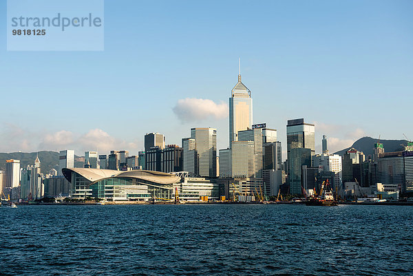 China  Hongkong  Blick auf die Skyline mit dem Opera Grand Theatre im Vordergrund