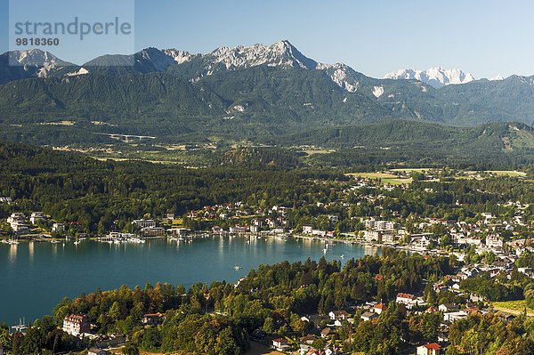 Österreich  Kärnten  Blick auf den Wörthersee mit Velden