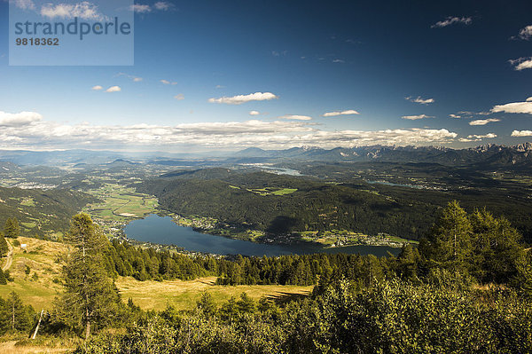 Österreich  Kärnten  Ossiacher See mit Wörthersee im Hintergrund