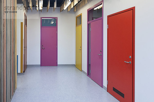 Estland  Korridor eines neu gebauten Kindergartens