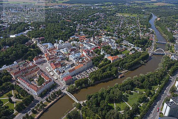 Estland  Tartu  Stadtbild der Altstadt mit dem Fluss Emajogi