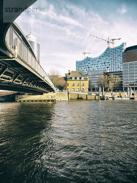 Deutschland  Hamburg  Blick auf die Elbphilharmonie im Hintergrund