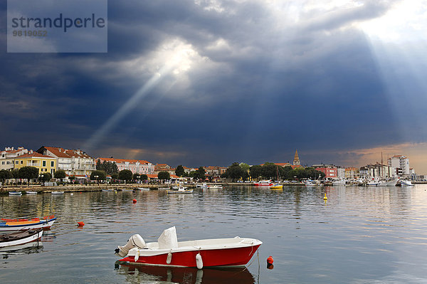 Kroatien  Istrien  Umag  Boot im Hafen