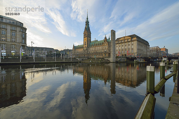 Deutschland  Hamburg  Rathaus und Kleine Alster am Morgen