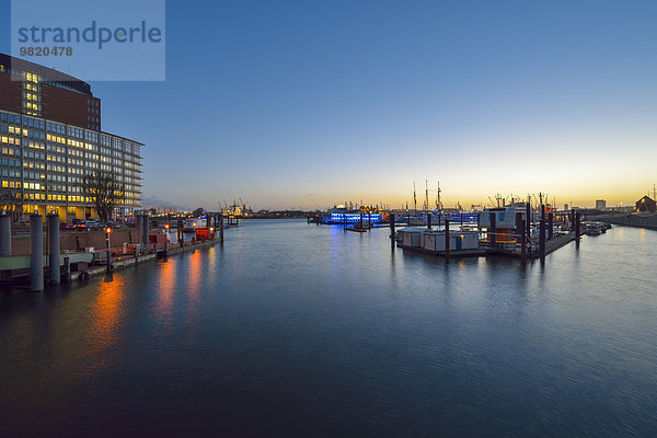 Deutschland  Hamburg  Sporthafen und Niederhafen bei Sonnenuntergang