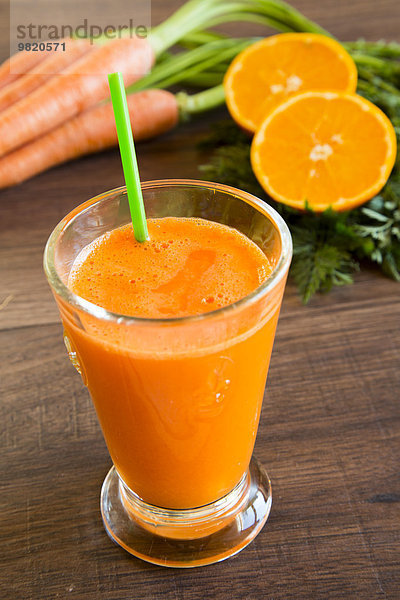 Orangener Karotten-Smoothie