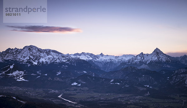 Österreich  Salzburger Land  Blick auf die Berge am Abend