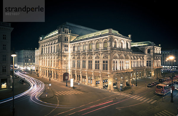 Österreich  Wien beleuchtete Staatsoper bei Nacht