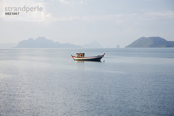 Thailand  Boot bei Ebbe in der Bucht