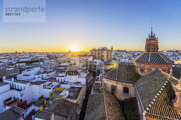 Spanien  Andalusien  Sevilla  Stadtbild mit Kirche Santa Maria Magdalena