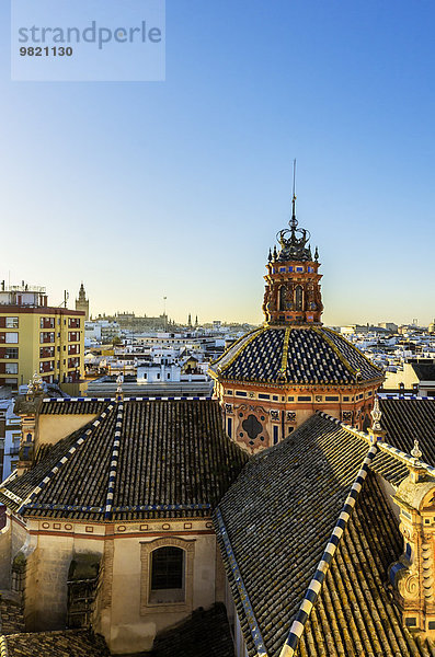 Spanien  Andalusien  Sevilla  Stadtbild mit Kirche Santa Maria Magdalena