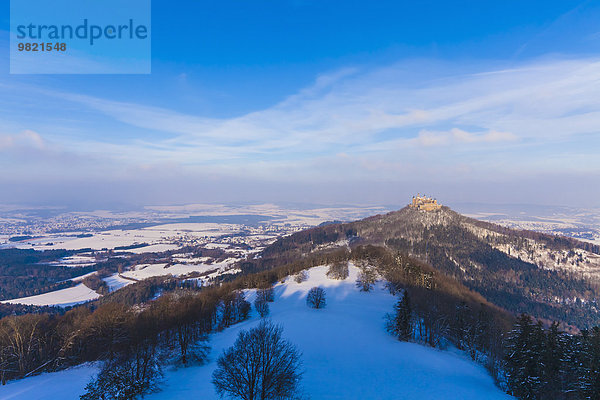 Deutschland  Baden-Württemberg  Blick auf die Burg Hohenzollern im Winter